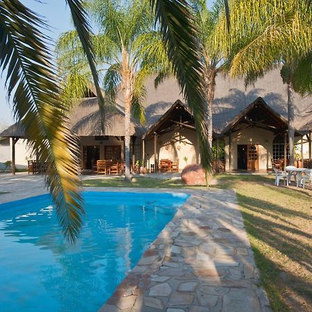 Oshakati Country Hotel Bagian luar foto