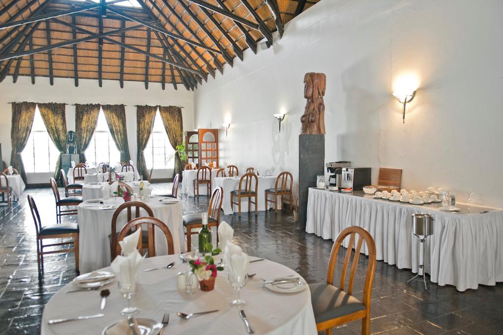 Oshakati Country Hotel Bagian luar foto