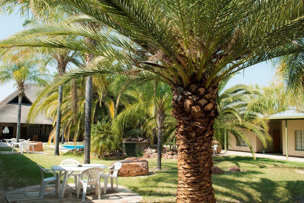 Oshakati Country Hotel Bagian luar foto