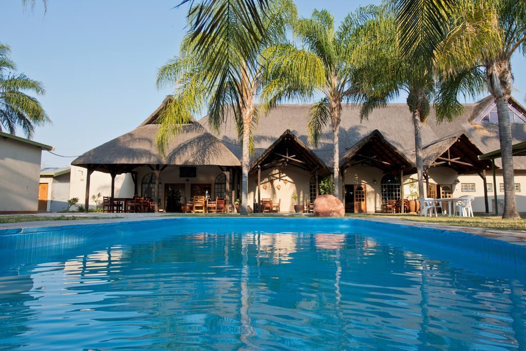 Oshakati Country Hotel Bagian luar foto