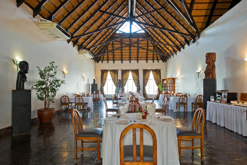 Oshakati Country Hotel Bagian luar foto