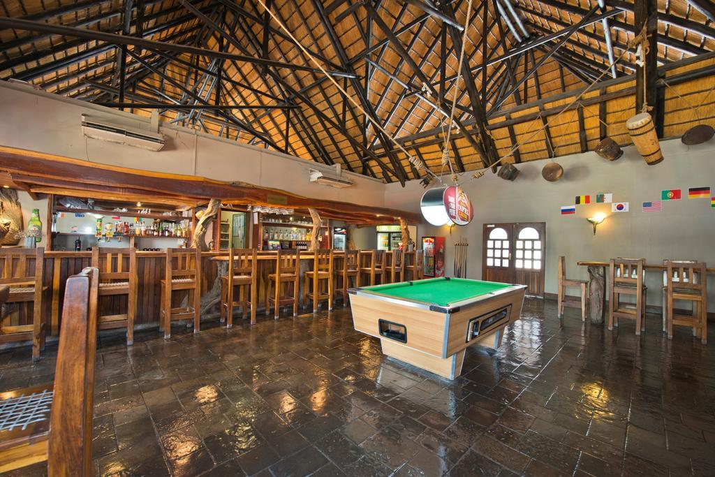 Oshakati Country Hotel Bagian luar foto