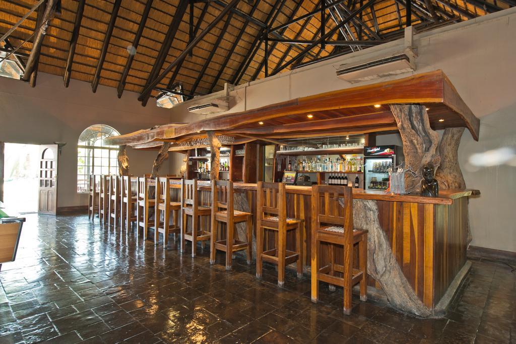 Oshakati Country Hotel Bagian luar foto