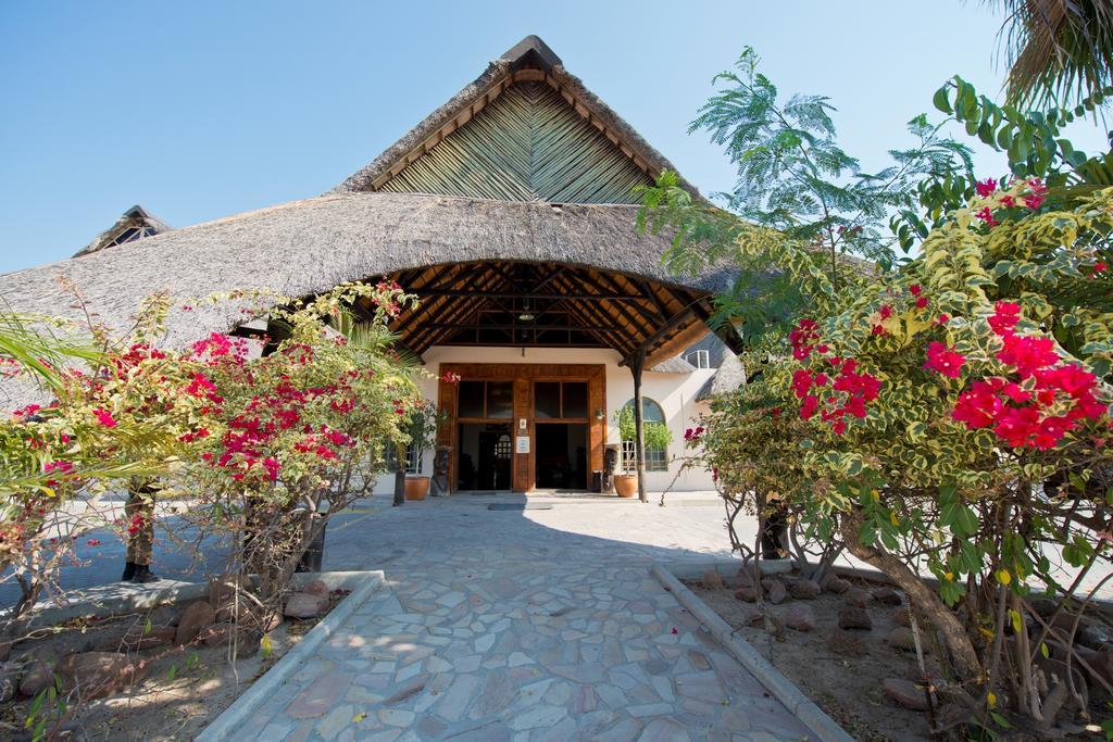 Oshakati Country Hotel Bagian luar foto