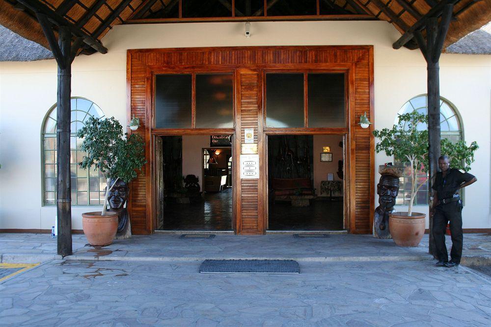 Oshakati Country Hotel Bagian luar foto