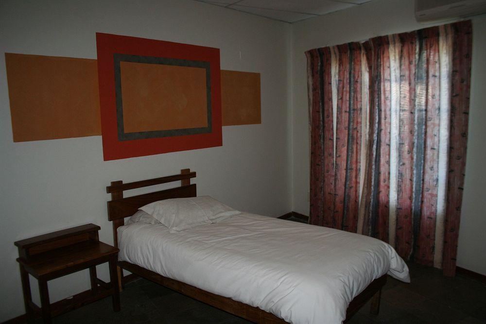 Oshakati Country Hotel Bagian luar foto