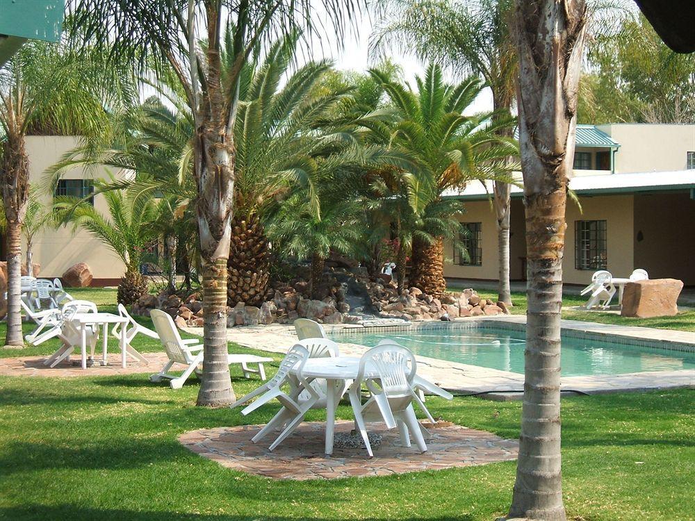 Oshakati Country Hotel Bagian luar foto